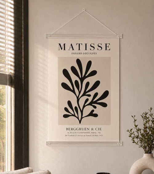 Appendiabiti trasparente sul muro | Yourdecoration.it