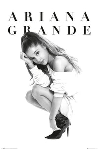 GBeye Ariana Grande Crouch Poster 61x91,5cm | Yourdecoration.it