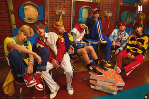 Grupo Erik GPE5409 Bts Pizza Poster 91,5X61cm | Yourdecoration.it