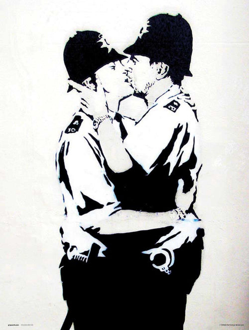 grupo erik brandalised bobbies kissing stampa artistica 30x40cm | Yourdecoration.it