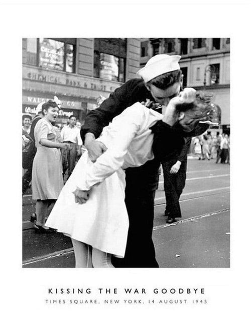 pgm an 17 photography coll kissing the war goodbye stampa artistica 60x80cm 8db59fb2 49bc 4748 831d fdedc6aebf3c | Yourdecoration.it
