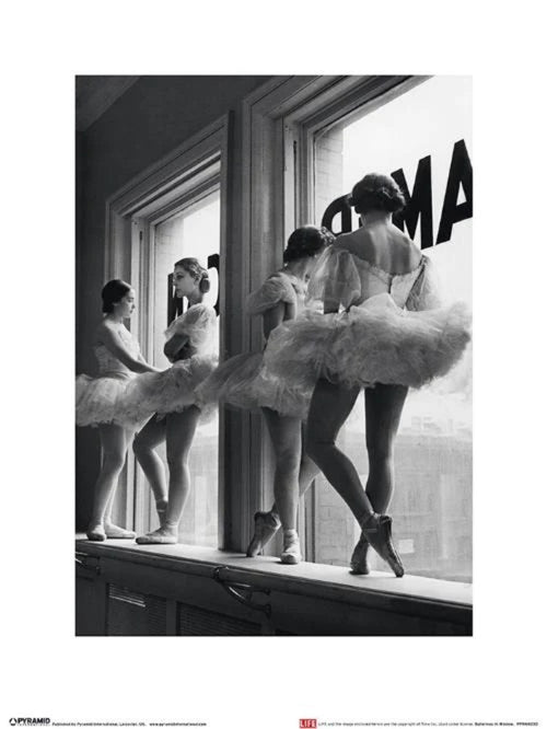 Stampa Artistica Time Life Ballerinas In Window 30x40cm Pyramid PPR44030 | Yourdecoration.it